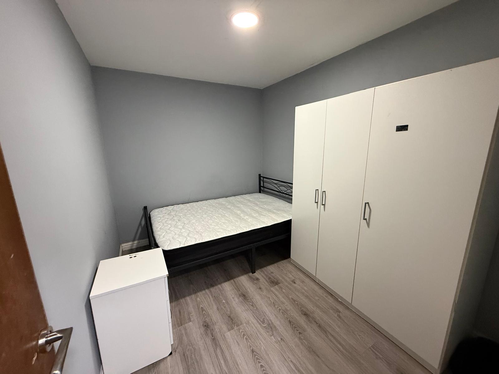 Double room for a female in a 2-bed flat in Rusholme M14 7WB