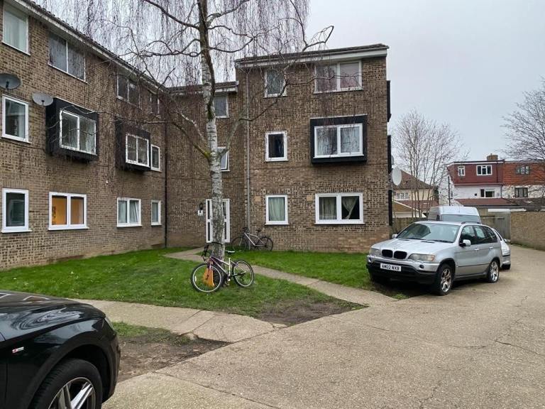 🏡✨ Fully Furnished 2-Bedroom Flat in Heston TW5 0QD – Ready to Move In | Great Transport Links! 🚆