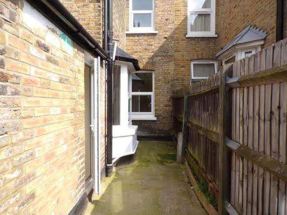 Large double room in a friendly houseshare (N17)