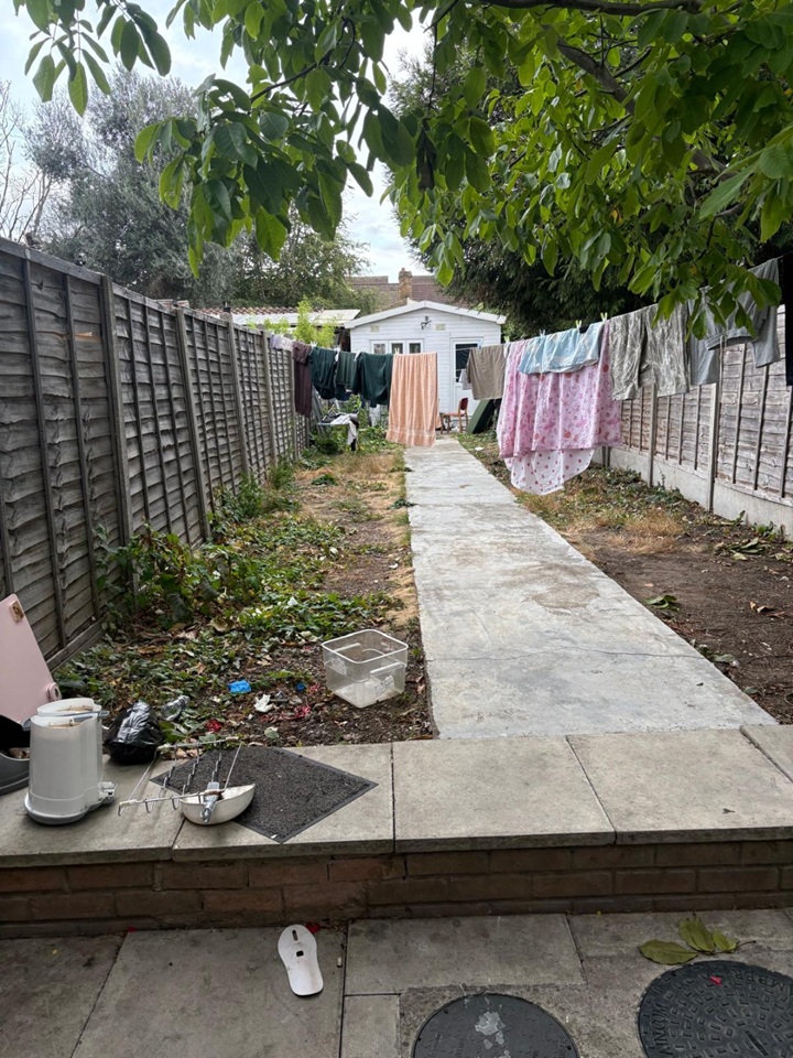 Bed space available in a double room in a sharing house at Chandos rd, Stratford E15 1TX