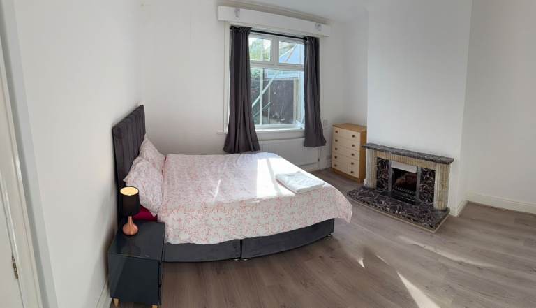 🏡 Spacious Furnished Double Rooms to Rent – Kirkland Avenue, Mansfield NG18 5QP