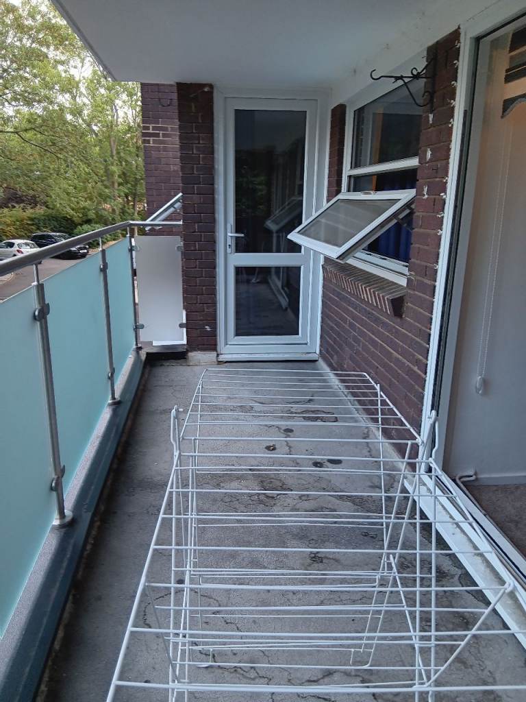 🏡 Beautiful 2-Bedroom Apartment in Hendon, NW4 1JS | £2,200 PCM | Balcony & Lift | Homeowner Guarantor Required