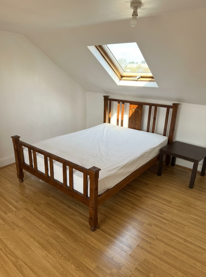 🏡 LUXURIOUS LARGE EN-SUITE ROOM Female accommodation | E17 8JE