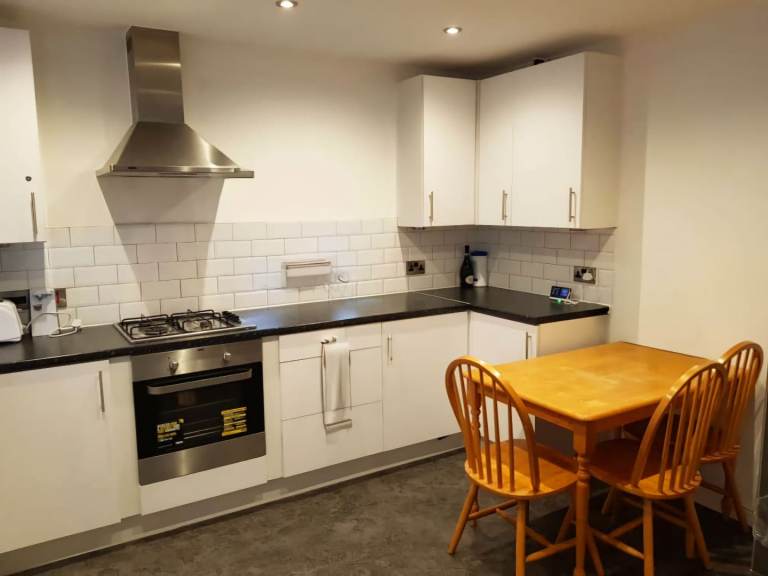 🏡✨ Furnished Single Room in Clayton M11 4XB – £480 pcm | Tram, Bus & Shops Nearby!