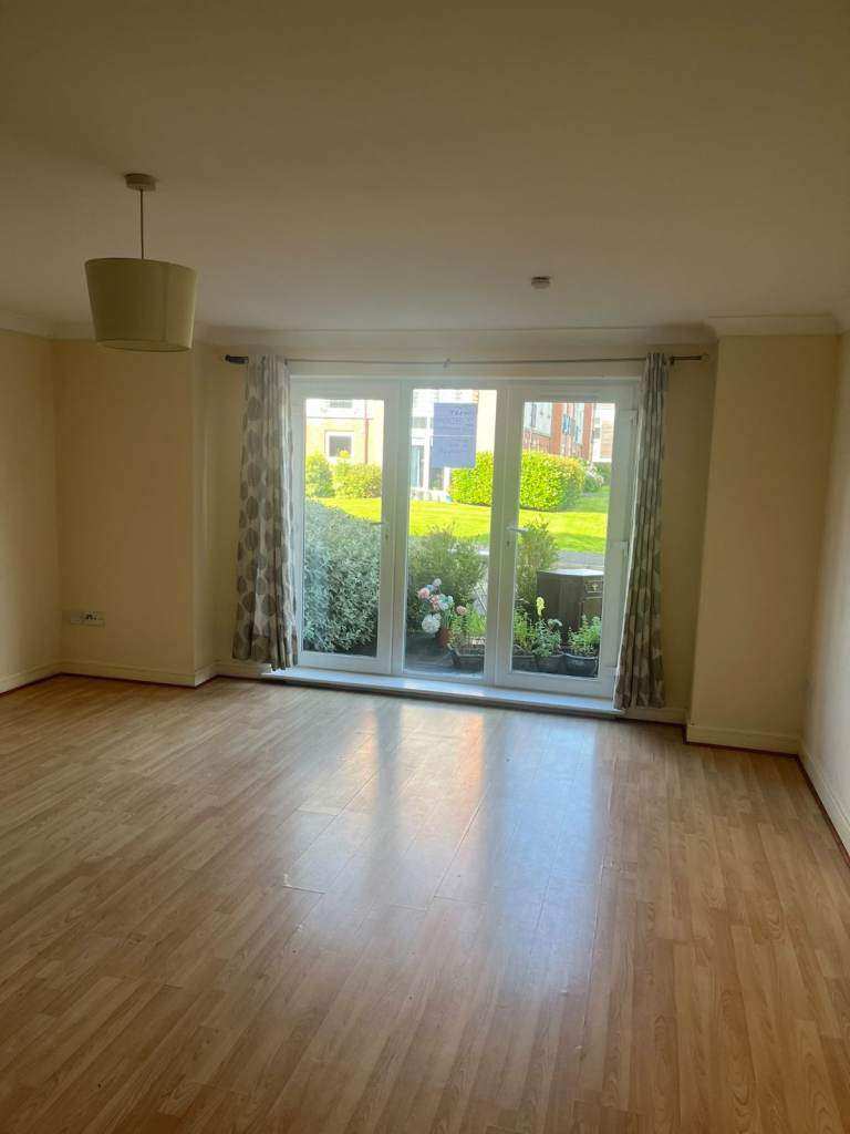 2 Bedroom Flat For Rent at Craigs court, Anniesland (G13 2US)