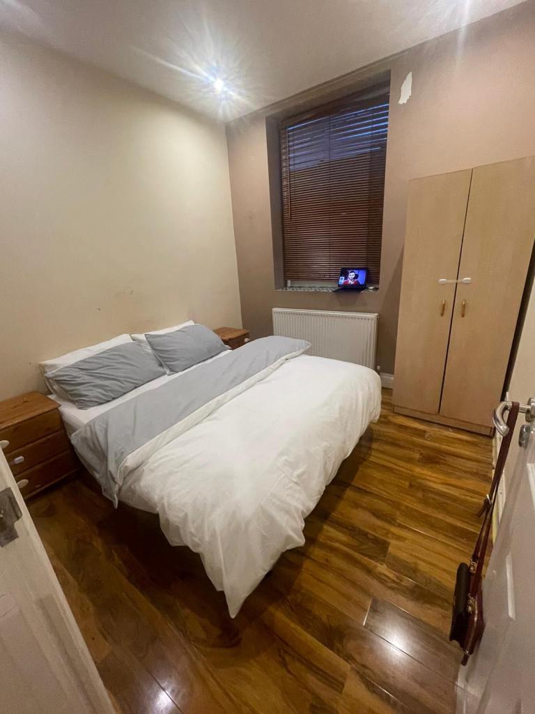 2 bedroom flat in Leyton 5 mins from Leyton station E11 4HL