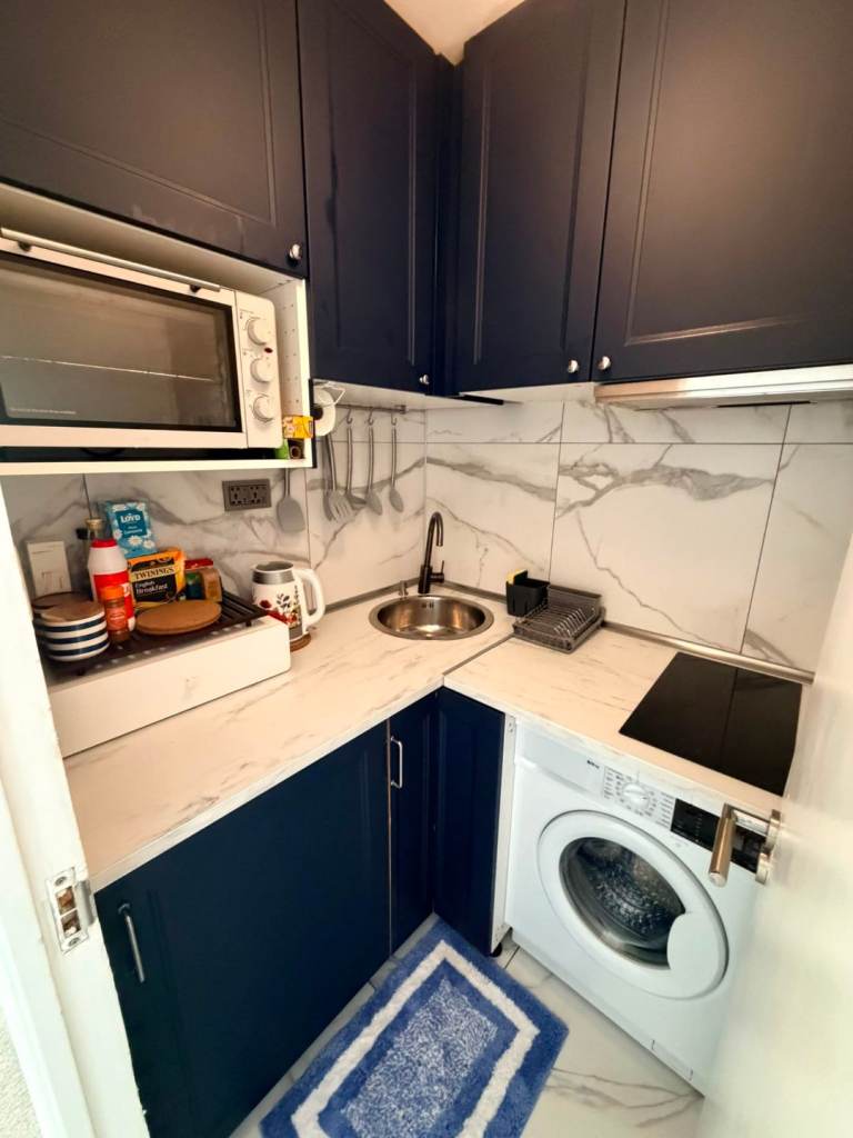 1 Bed Flat Nearby Central London 1GB/Wi-Fi & Full Kitchen (W6 8PS)
