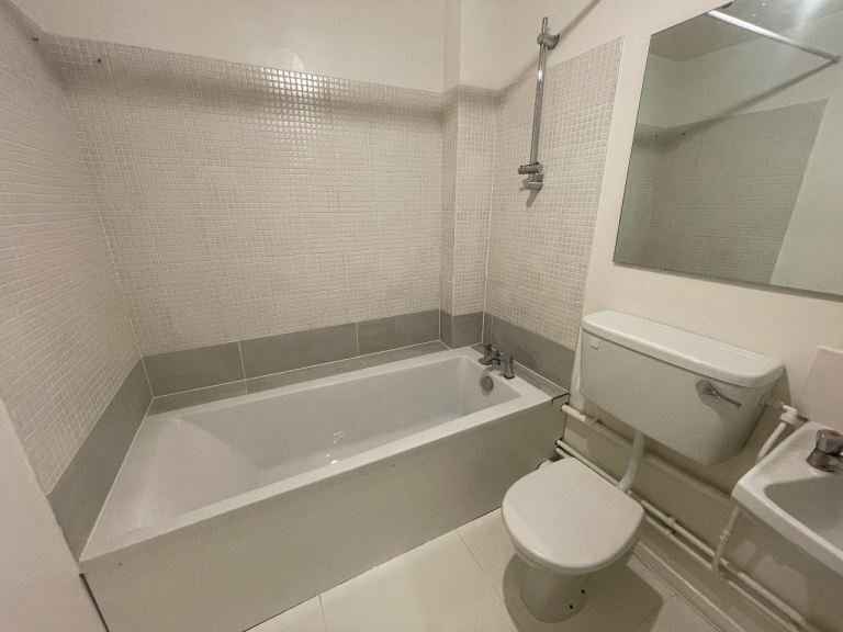 🏡 Spacious 4 Bedroom House To Rent – Osterley, Hounslow  (TW7 4RJ)