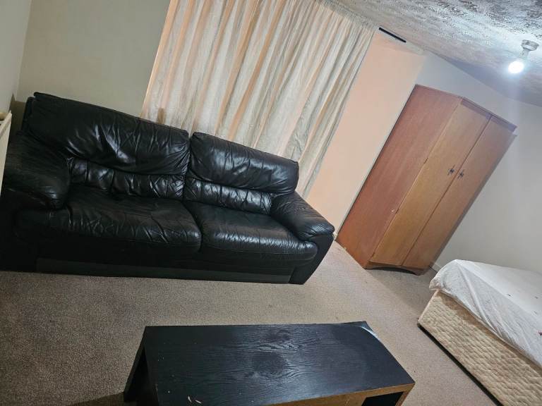 A Studio Room with BILLS INCLUSIVE in Oldham (OL9 7QY)