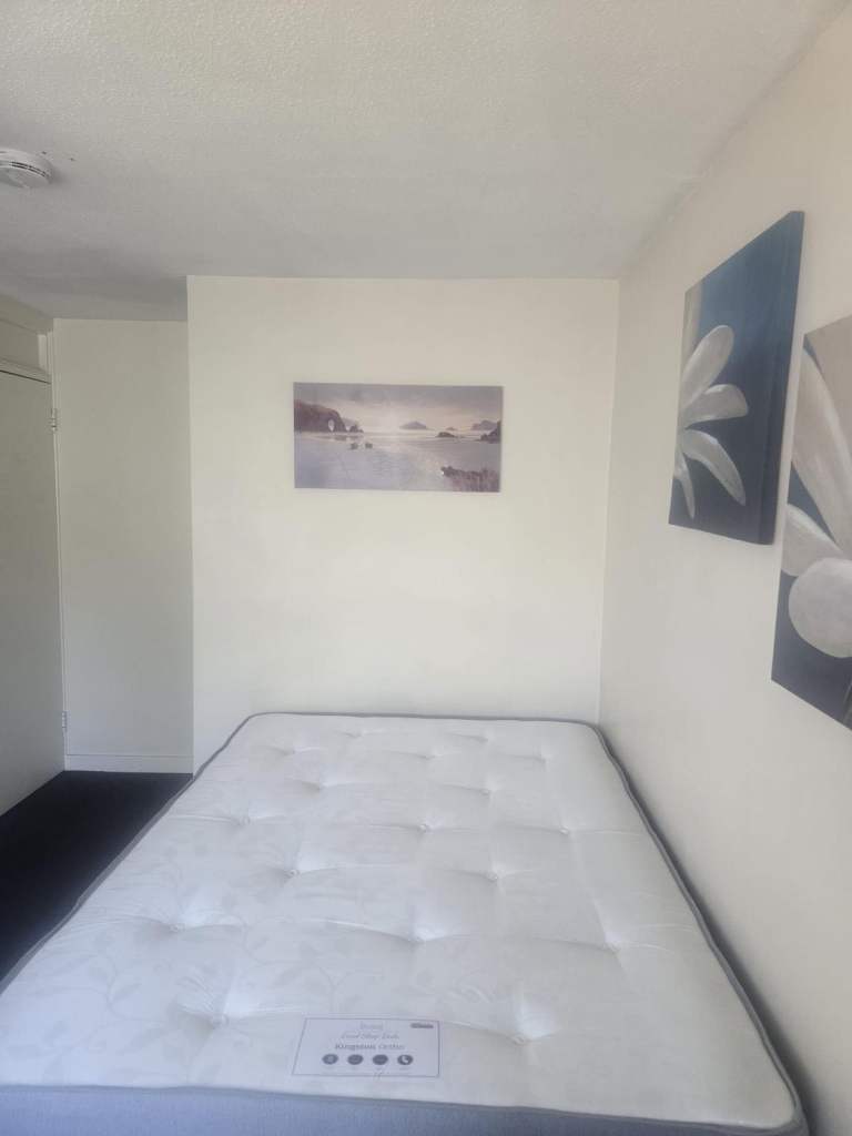 Double room in a quiet area (MK6)