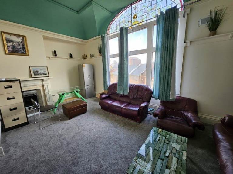 🏡 Spacious Furnished Double Room in Walsall Town Centre, WS1 1PQ | £500 PCM | All Bills Included