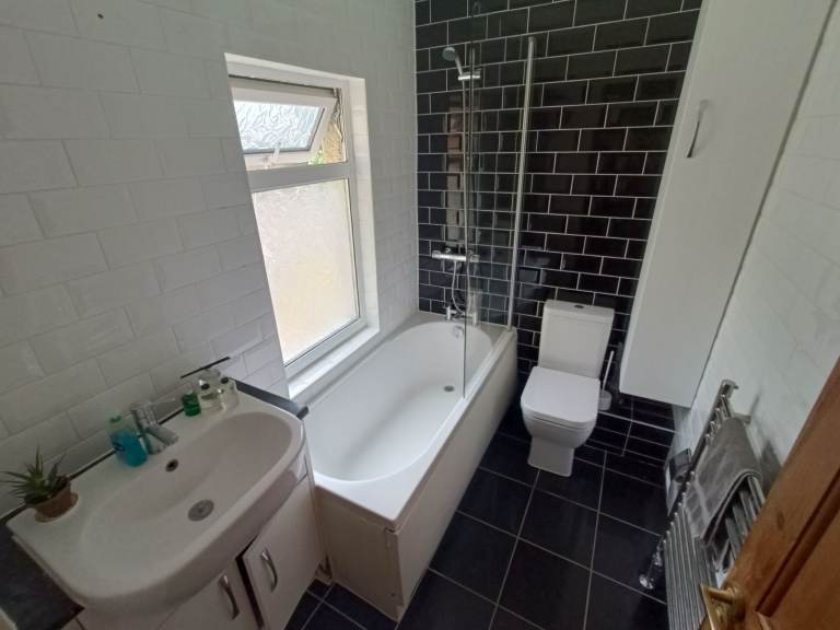Flat share near Manor Park Station Manor Park E12 5DD